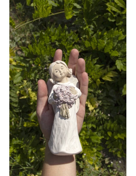 Keramický anděl — květiny