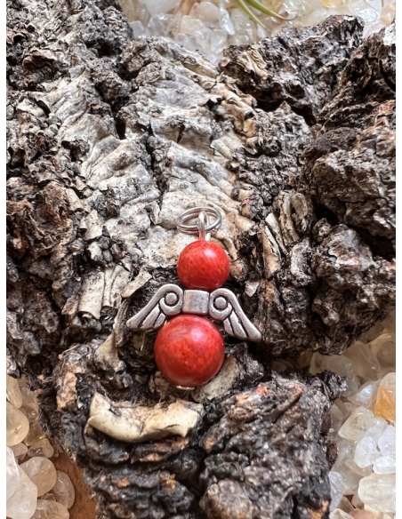 Červený korál - přívěsek andílek