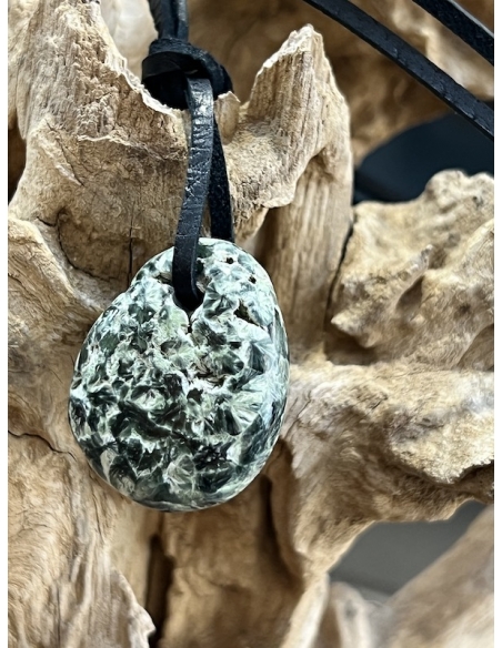 Serafinit - přívěsek na kůži