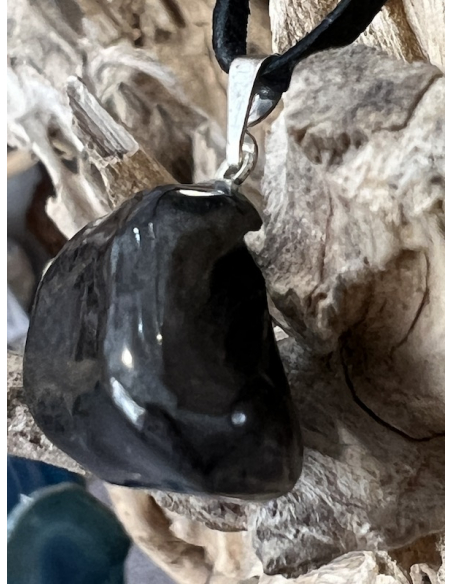 Šungit - přívěsek na šňůrce