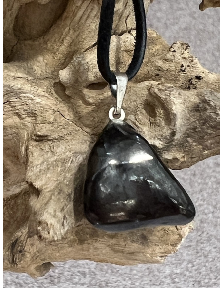 Šungit - přívěsek na šňůrce