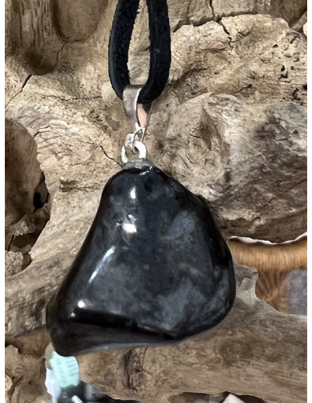 Šungit - přívěsek na šňůrce