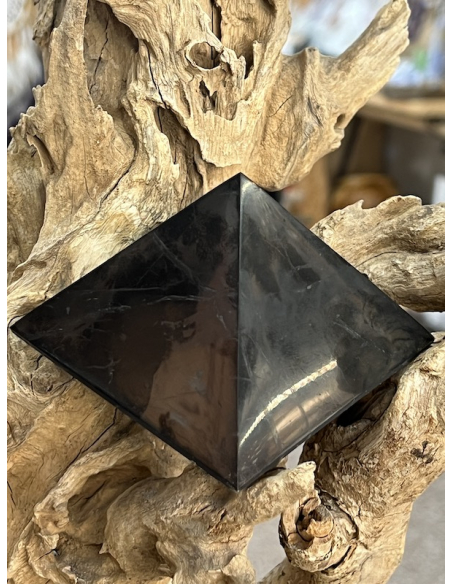 Šungit - pyramida - 8 cm - leštěná