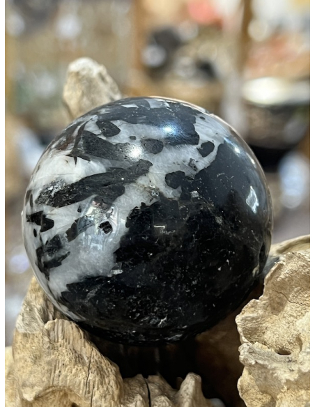 Turmalín v křišťálu - koule ( 176 g )