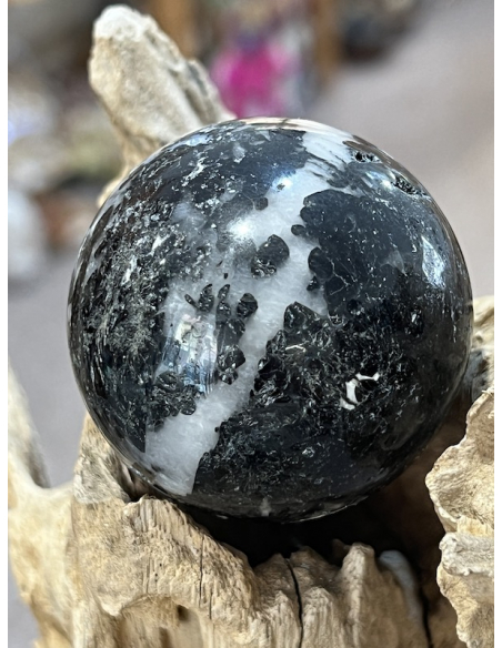 Turmalín v křišťálu - koule ( 176 g )