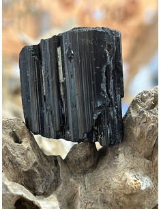 Turmalín - přírodní krystal