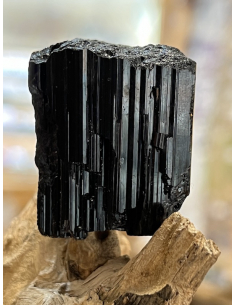 Turmalín - přírodní krystal 2