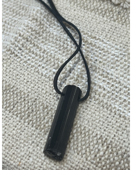 Turmalín - přívěsek na kůži