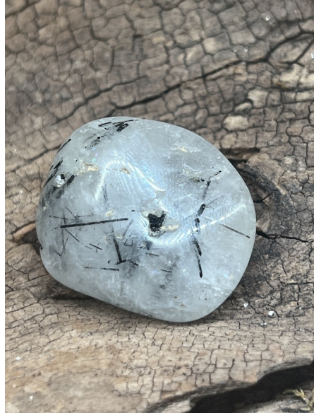 Turmalín v křišťálu - hmatka ( 58 g )