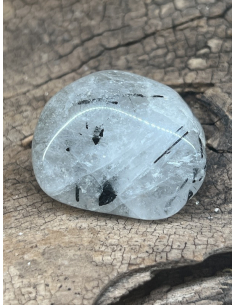 Turmalín v křišťálu - hmatka ( 58 g ) 2