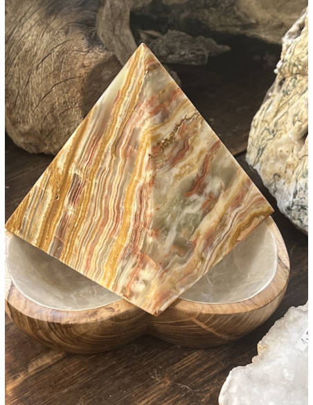 Zlatý onyx - pyramida - Pákistán ( 1050 g )