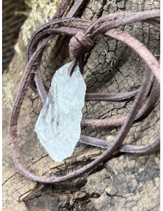 Křišťál - přírodní surový - přívěsek na kůži