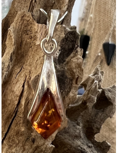 Jantar - přívěsek - stříbro Ag 925