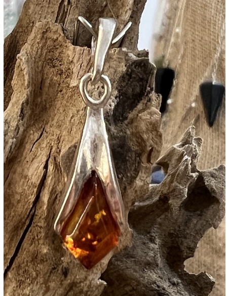 Jantar - přívěsek - stříbro Ag 925